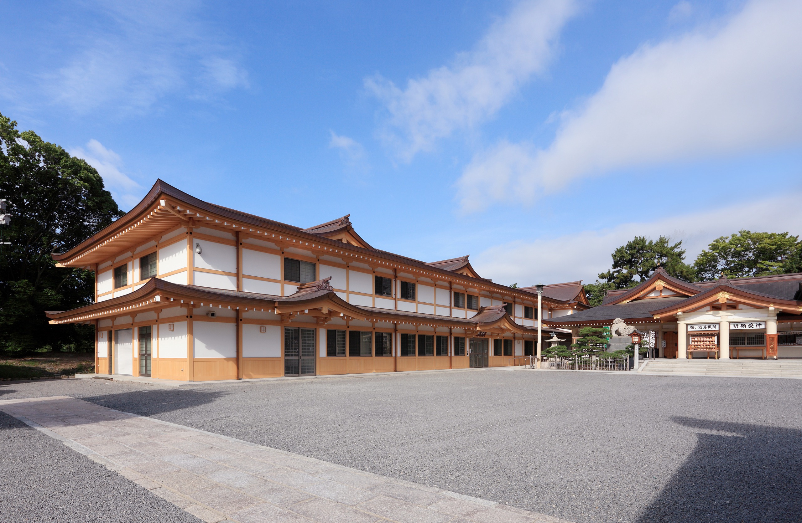 写真：広島護国神社社務所及び直会殿
