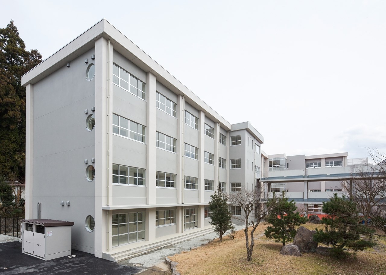 写真：広島県立吉田高等学校校舎（４号棟）