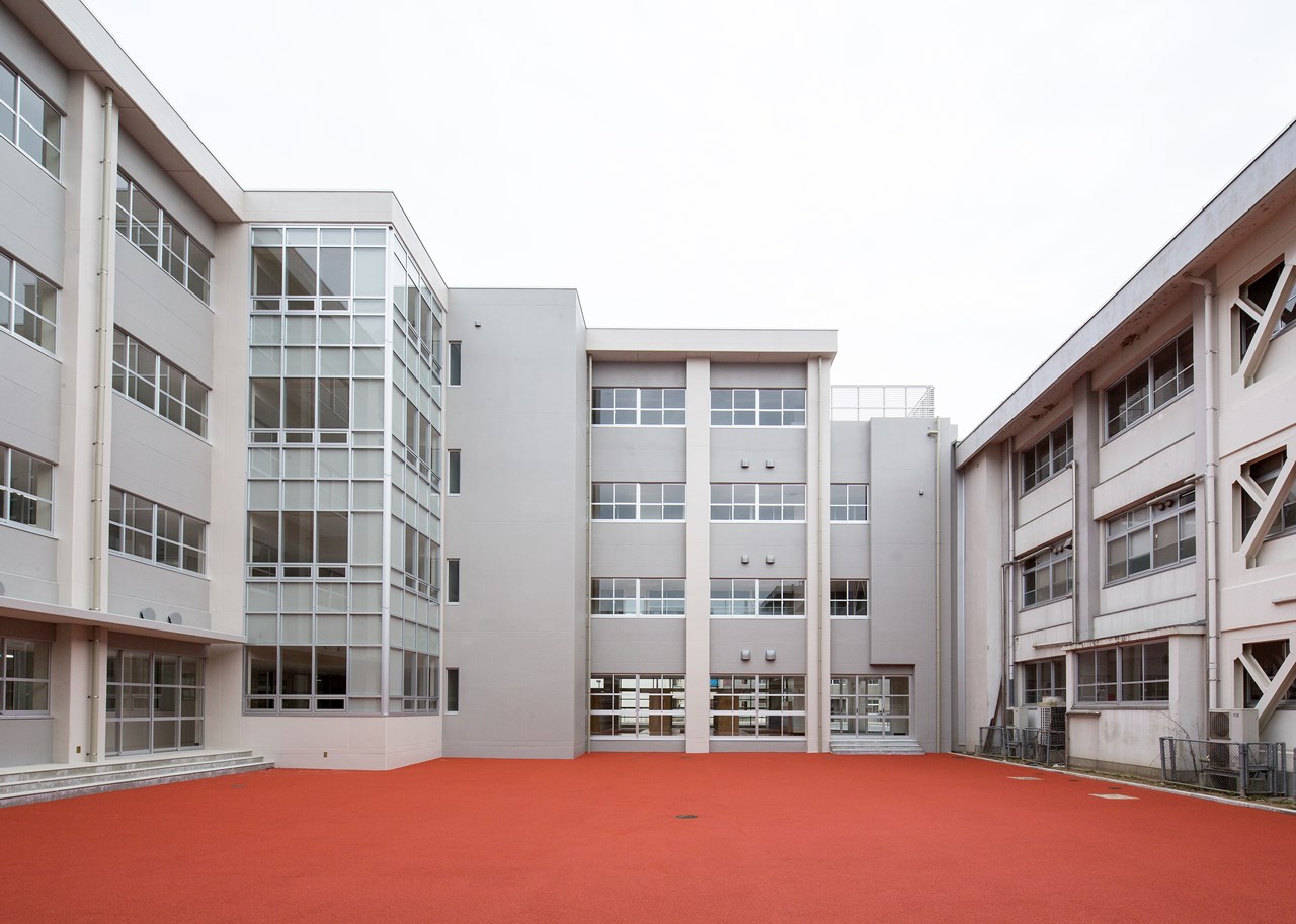 写真：広島県立吉田高等学校校舎（４号棟）
