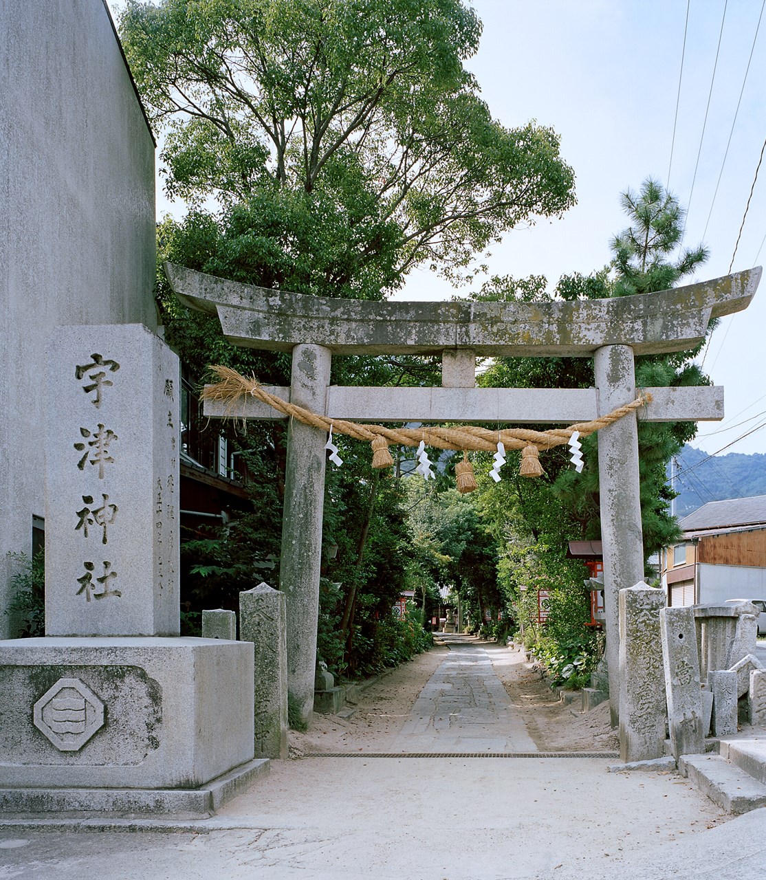 写真：宇津神社本殿及び拝殿