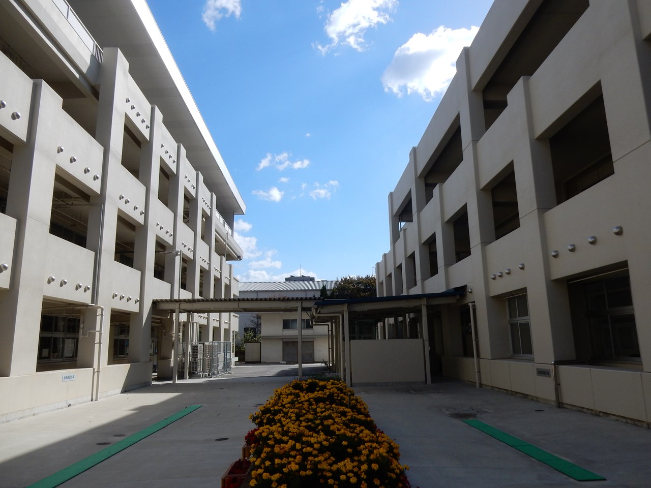 写真：広島市立長束小学校