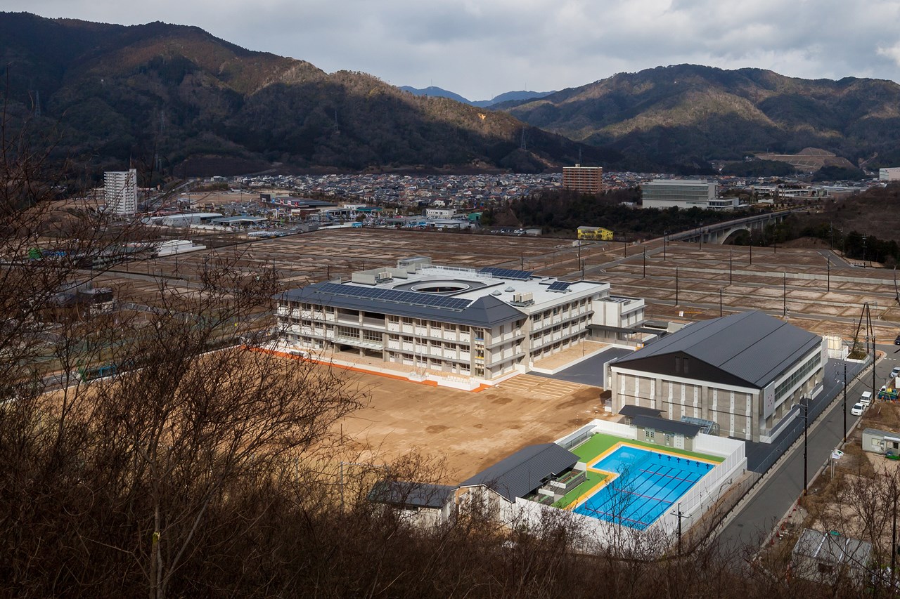 写真：石内北小学校校舎他