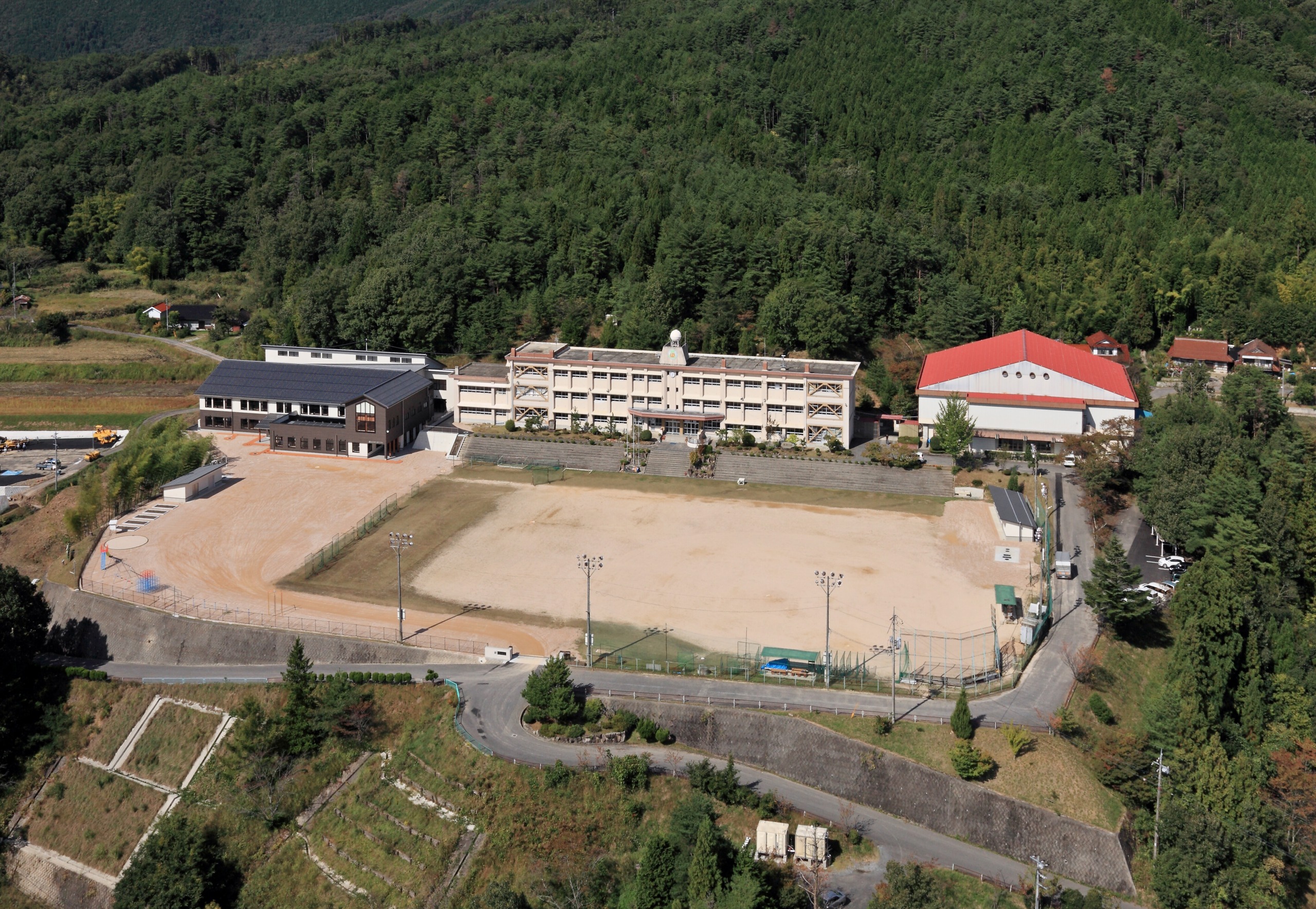 写真：北広島町立豊平小学校校舎他