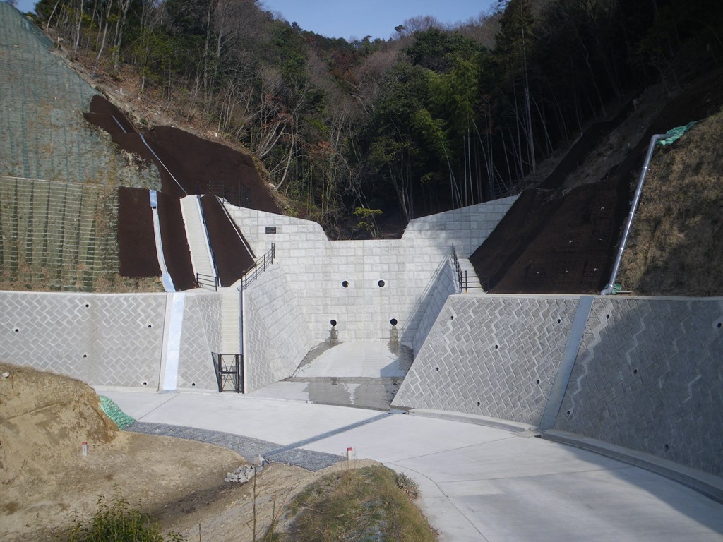 写真：広島西部山系緑ヶ丘2号砂防堰堤