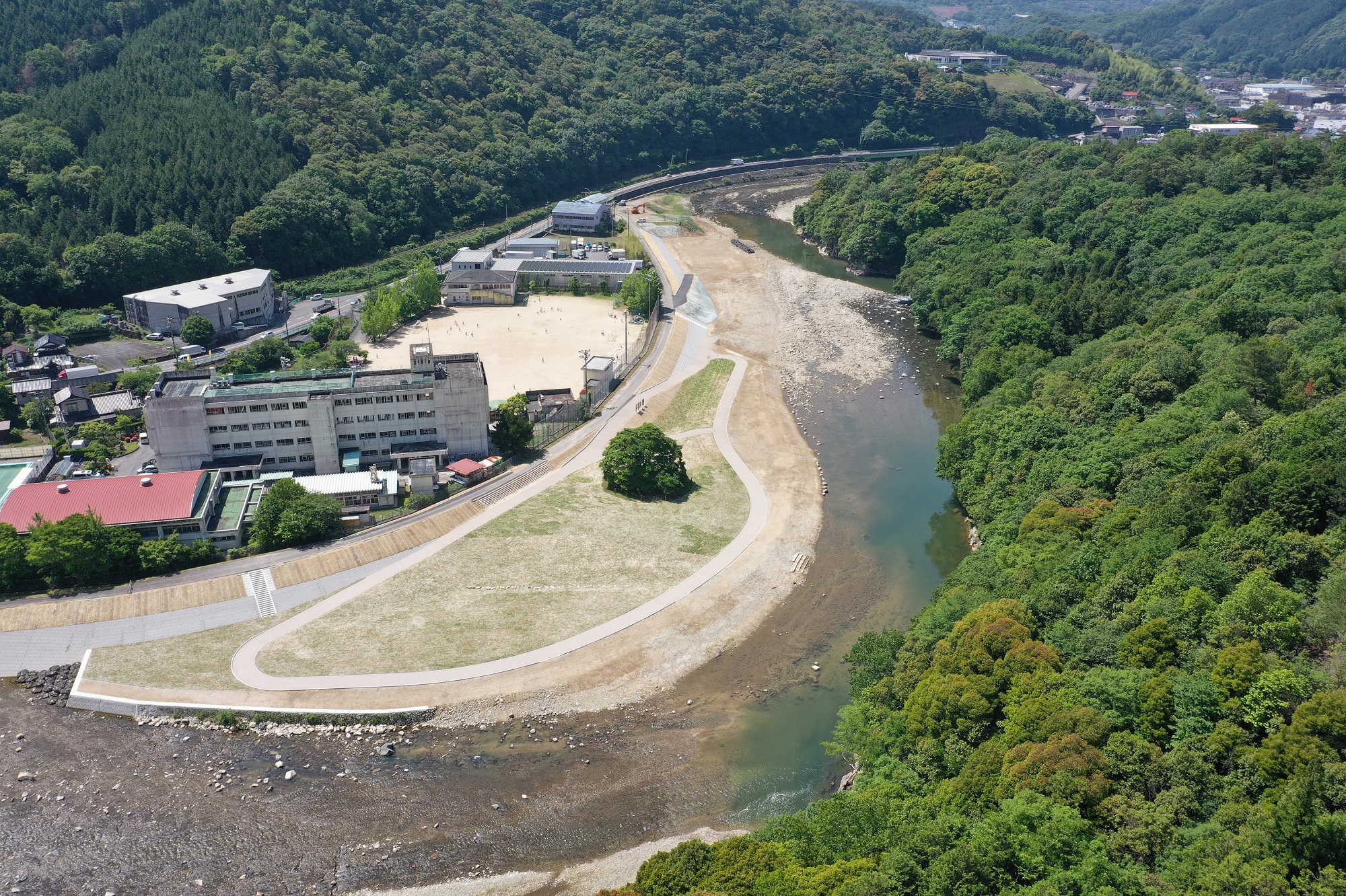 写真：三篠川河道掘削外工事