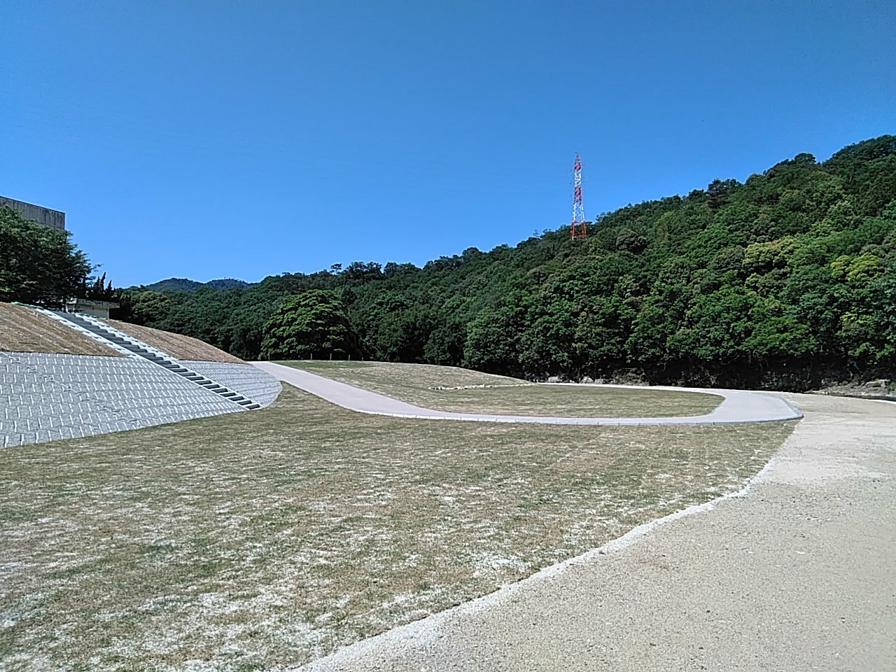 写真：三篠川河道掘削外工事