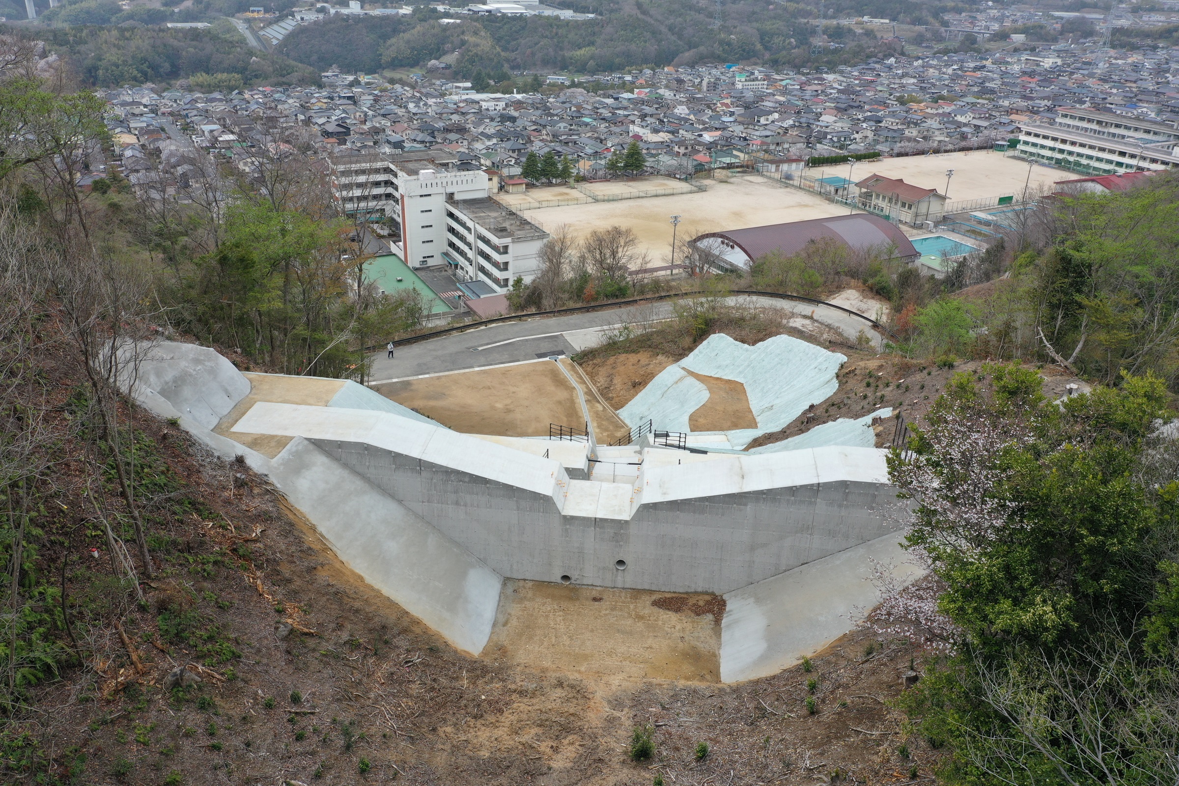 写真：令和３年度広島西部山系五月が丘８号砂防堰堤工事