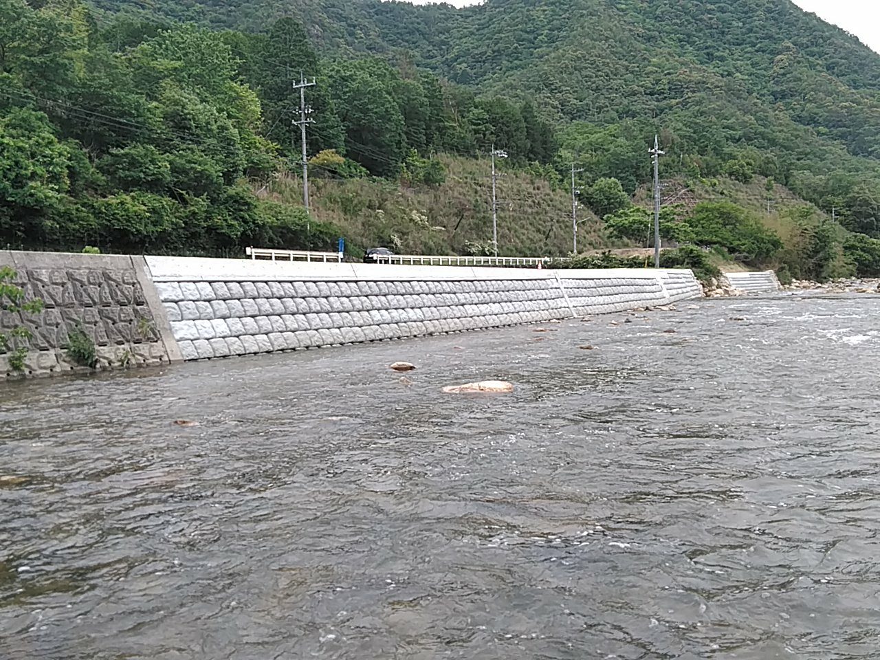 写真：一級河川　太田川水系　関川　河川災害復旧工事