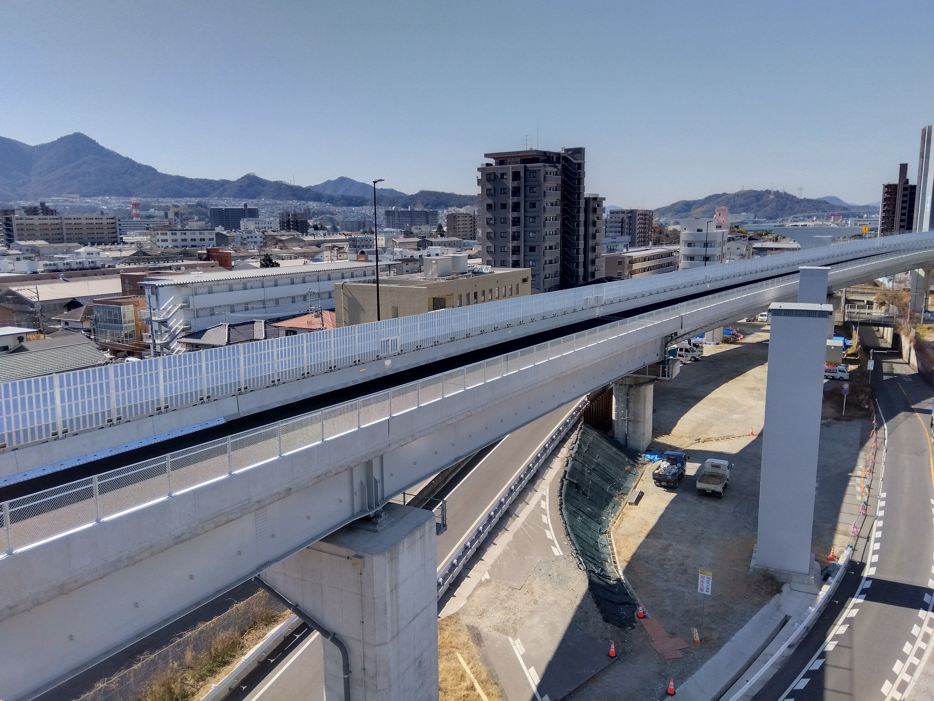 写真：令和３年度東広島バイパス海田高架橋付属物設置工事