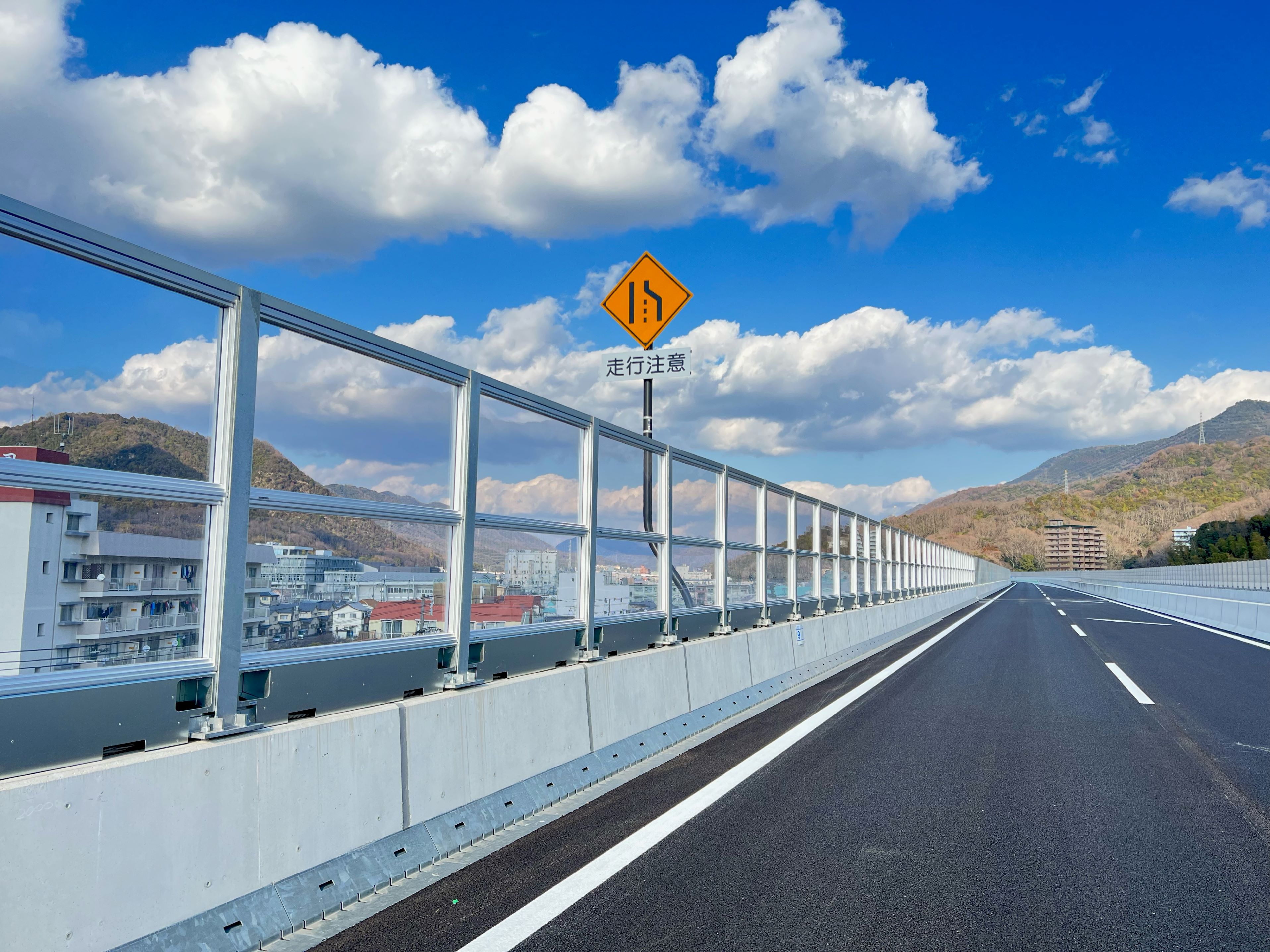 写真：令和３年度東広島バイパス海田高架橋付属物設置工事